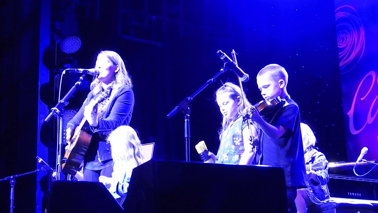 Brandi Carlile -  Cayamo 2/5/18 - Pride and Joy with the family!