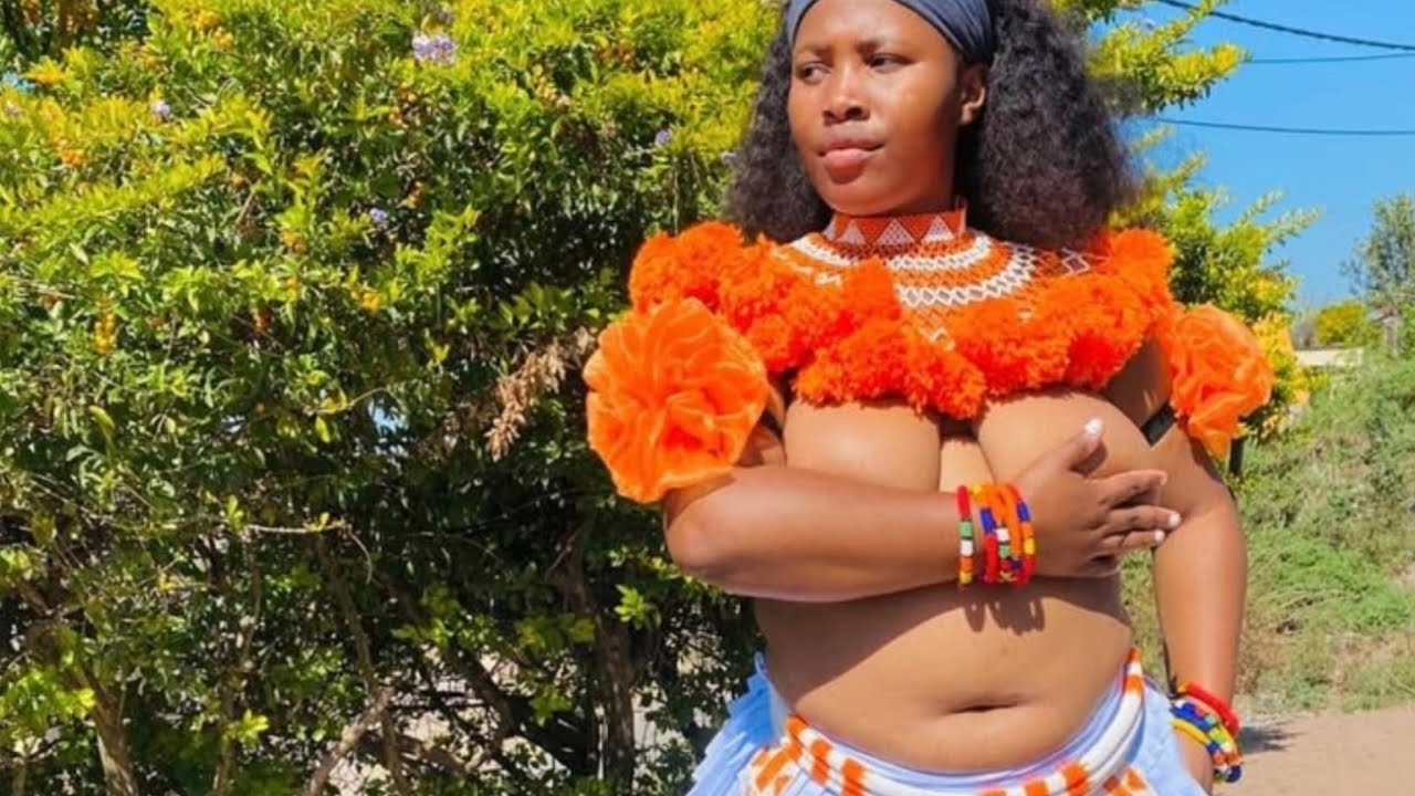 Redfrique : Discover the Royal Beauty: African Queen in Nature