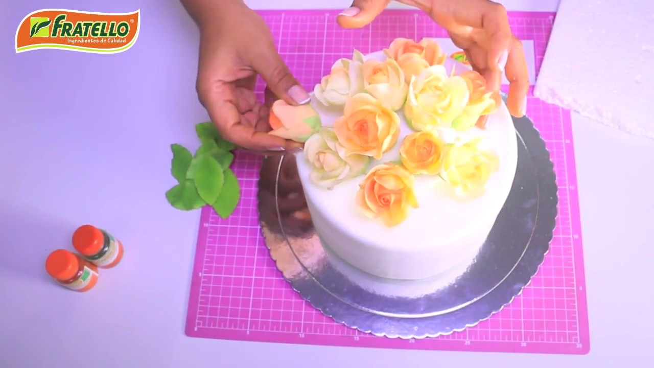 Aprende a preparar de manera fácil y rápida una masa de flores en azúcar