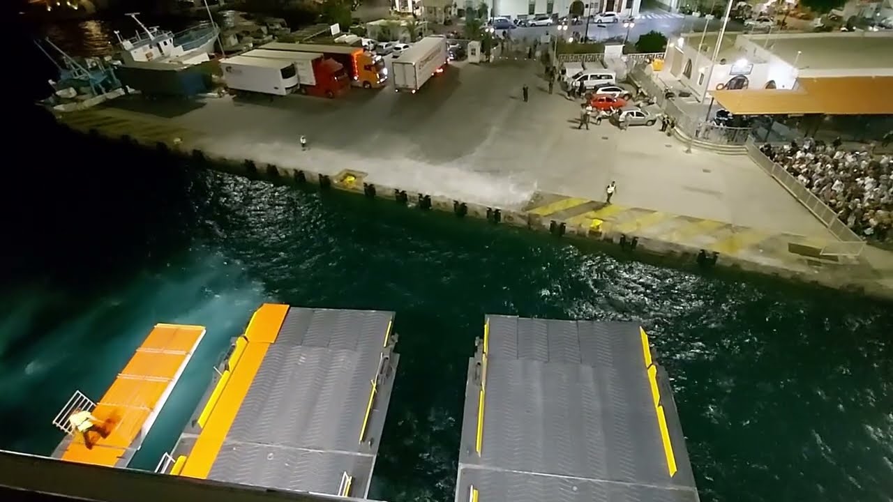 Πάτμος: Νυχτερινή άφιξη με το Blue Star 2!! // Blue Star 2: Arrival in Patmos!! (Blue Star Ferries)