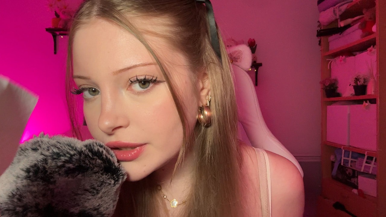 ASMR Популярная девушка флиртует с тобой 😌
