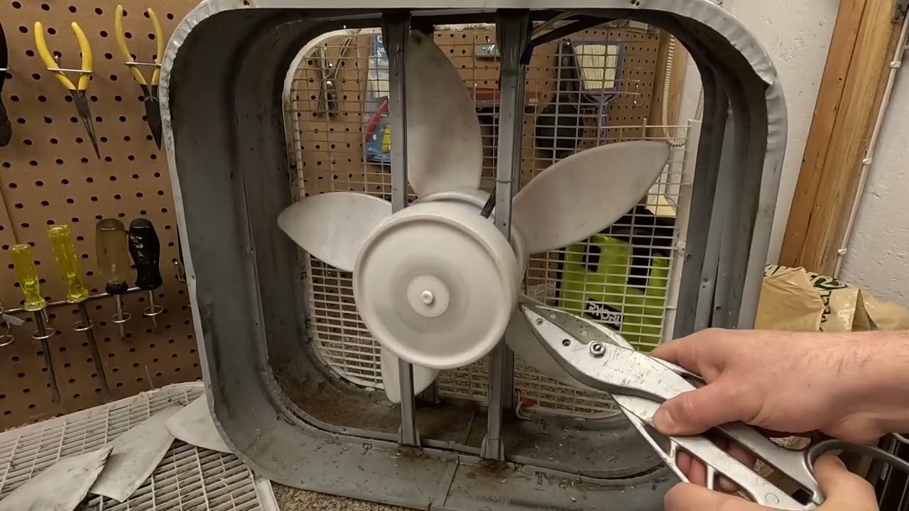 Lasko 3733 with No Blades and Large Scissors