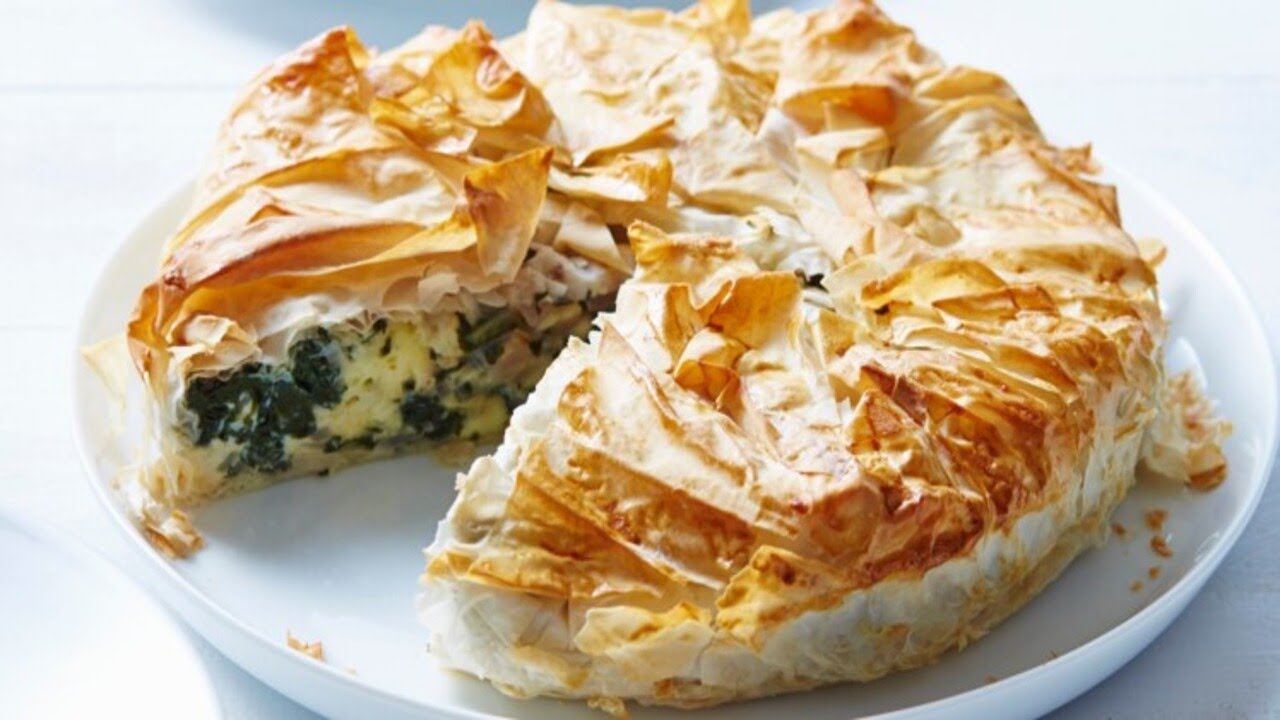 🥧 Spanakopita &ndash; Une D&eacute;licieuse Tourte Grecque aux &Eacute;pinards et Feta