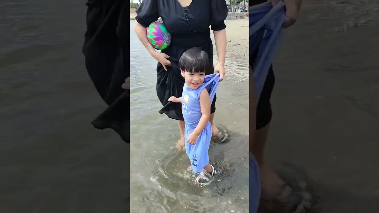 Ghavin playing in the Beach @ Ghavin vlogs