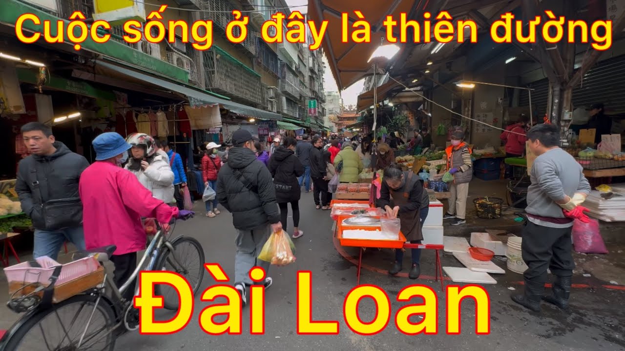 Cuộc sống ở đây là thiên đường giữa chợ sáng nông sản đài loan - hàng hóa bày bán đủ thứ trên đời