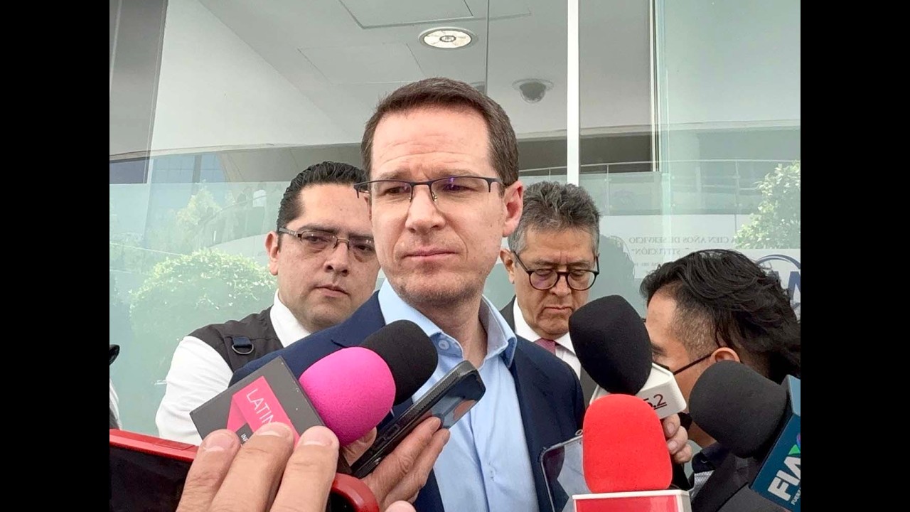 Entrevista al coordinador de las y los senadores del GPPAN, Ricardo Anaya Cortés, durante la sesión
