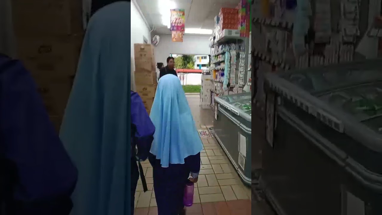 Antar budak mengaji di Singapore jurongwest 😍masuknya lewat loby club karaoke 😁