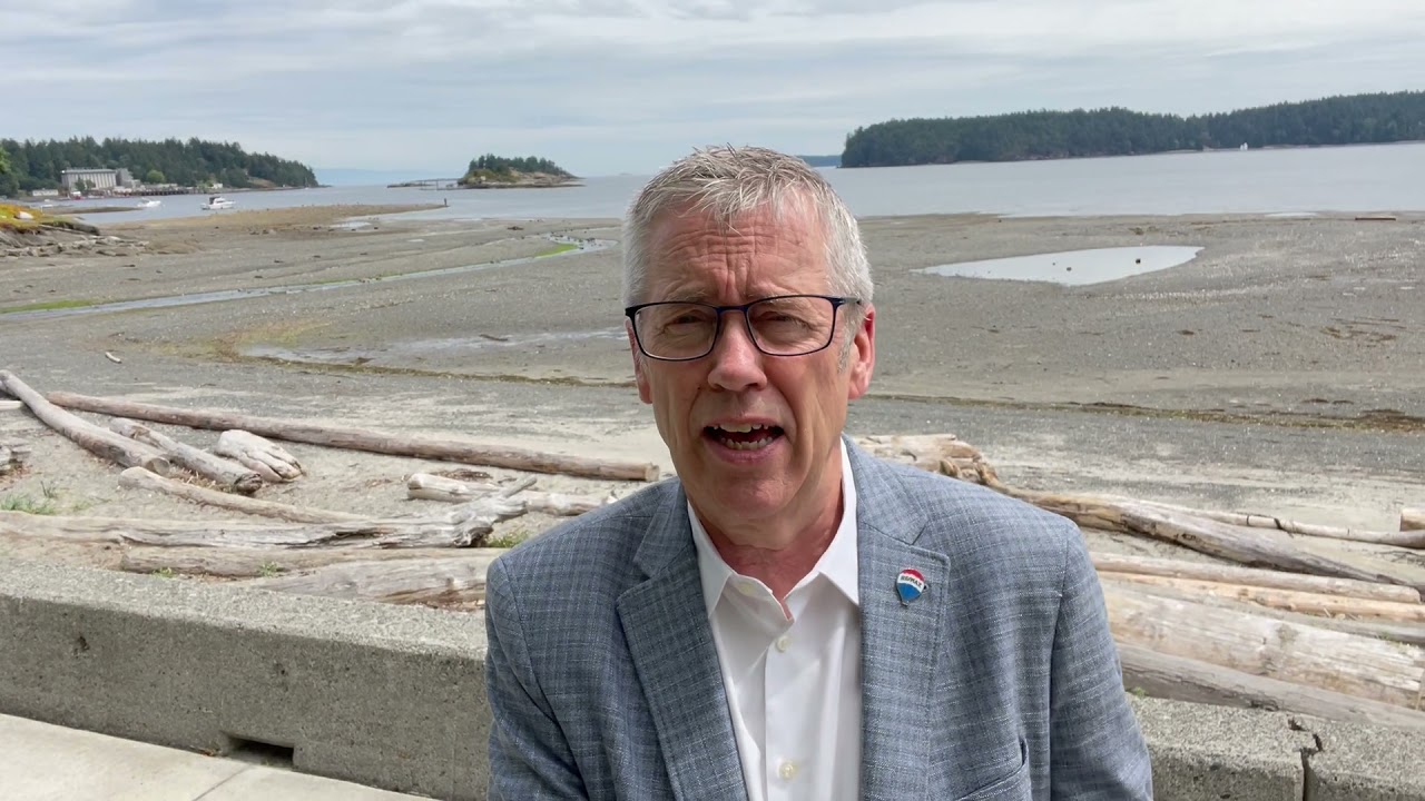 What is the reason people would move to Nanaimo on Vancouver Island?