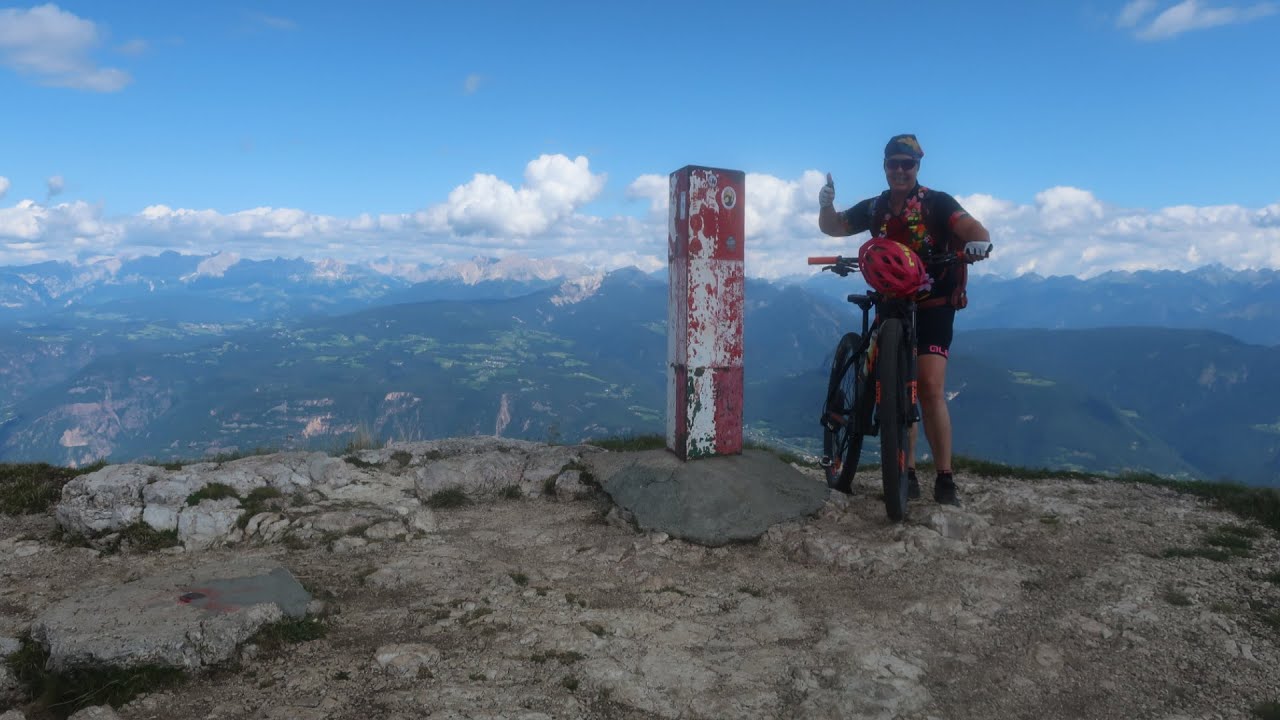 Mt Roen das Wahrzeichen von Tramin an der Weinstraße - MTB