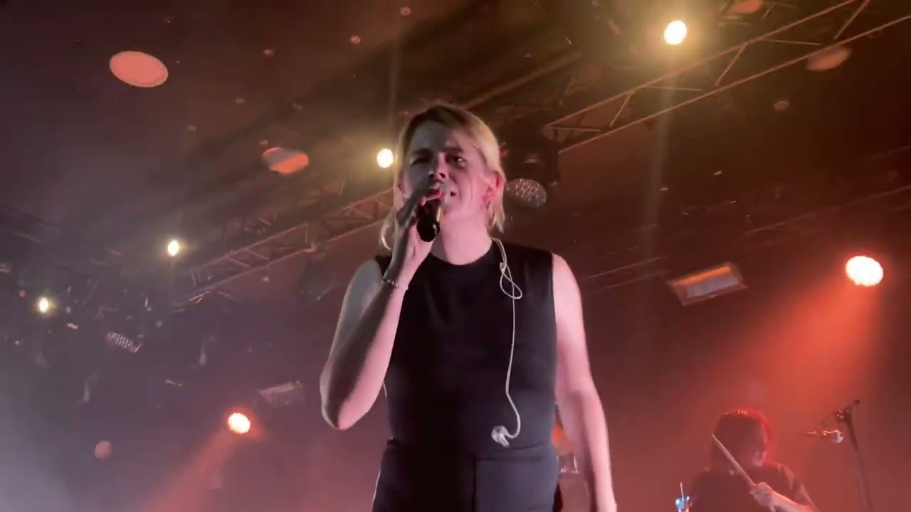 Zaho de Sagazan - 99 Luftballons (Nena cover) - Live at the Tolhuistuin