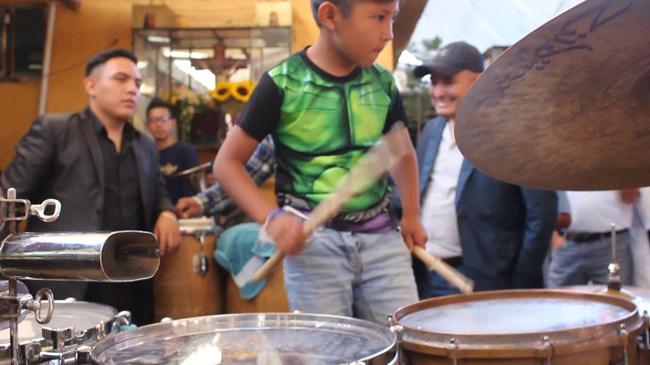 INCREIBLE PALOMAZO DE NIÑO TOCANDO EL SON DE LA RABIA