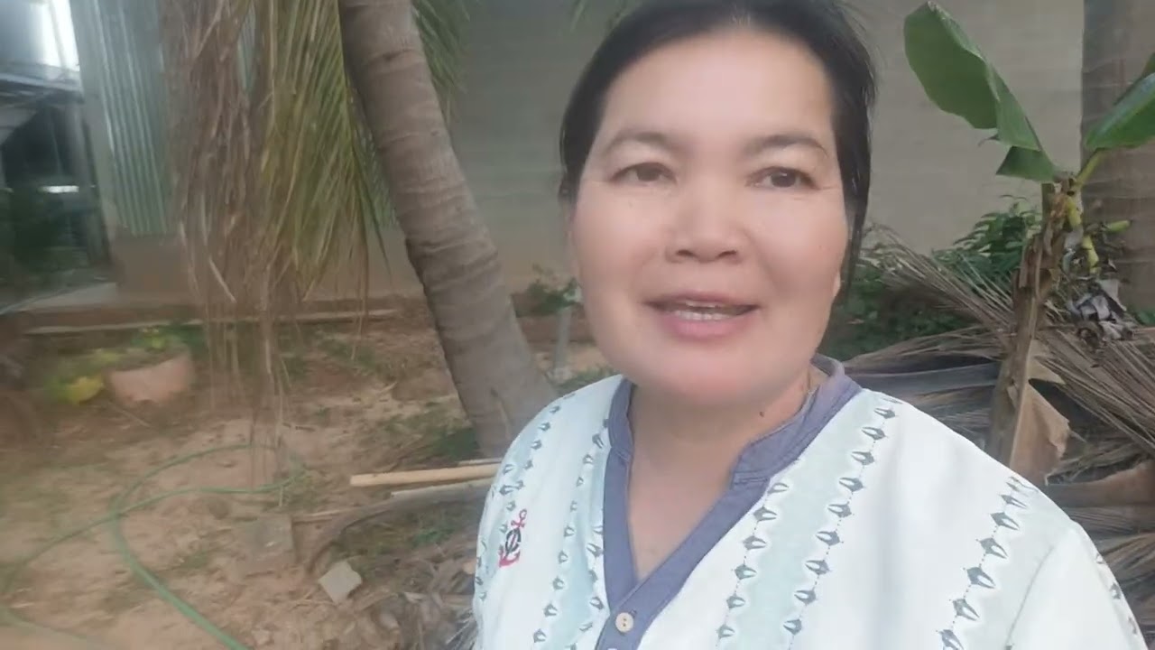 รีวิวเก็บผักชะอมผักบวบอยู่หลังบ้านจ้า!!