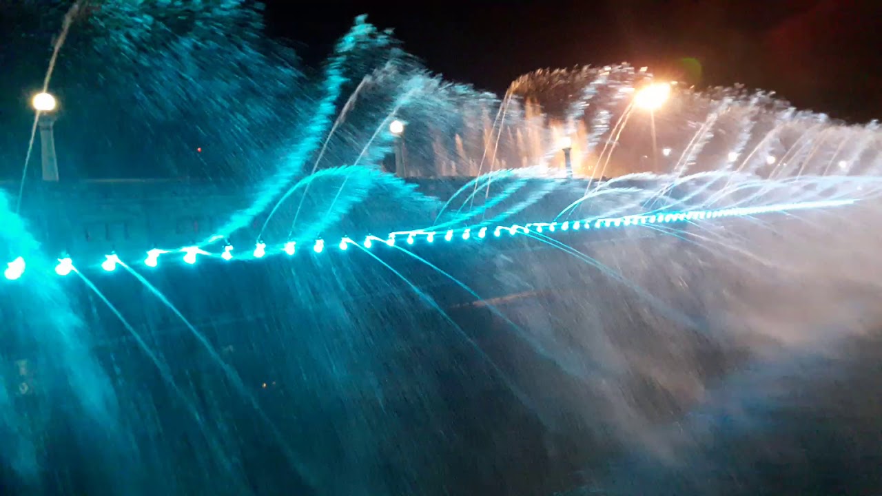 Pertunjukan air mancur banjir kanal barat