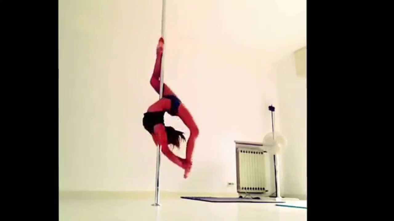 Inside leg hang back split -ludovica nicolis - training