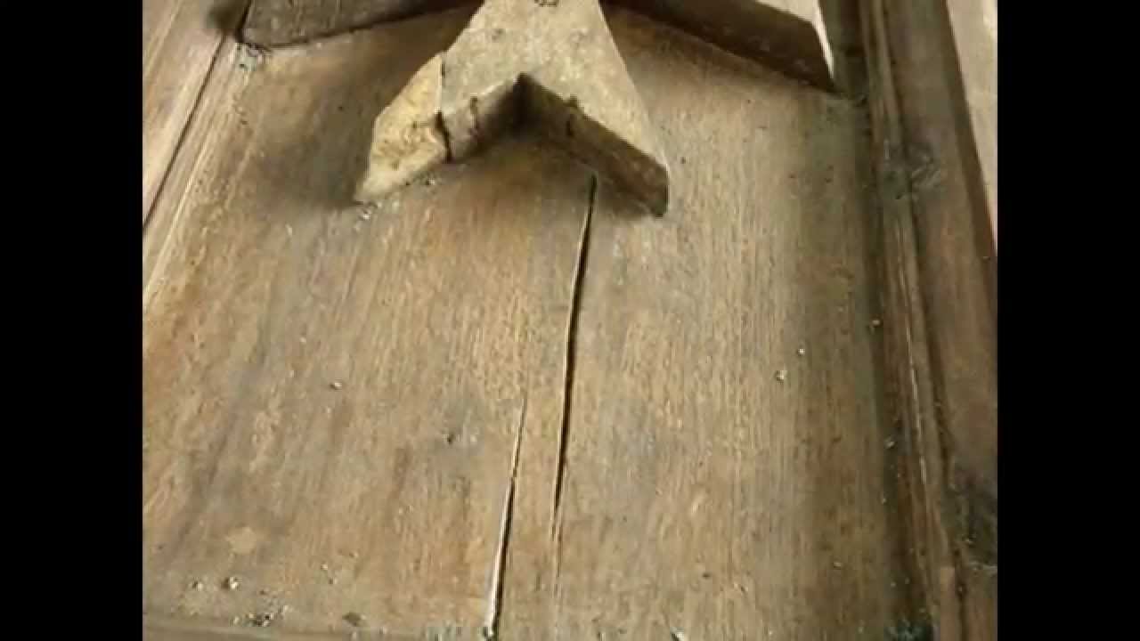 Restauro portone in legno di noce appartenente alla Chiesa di San Luca.
