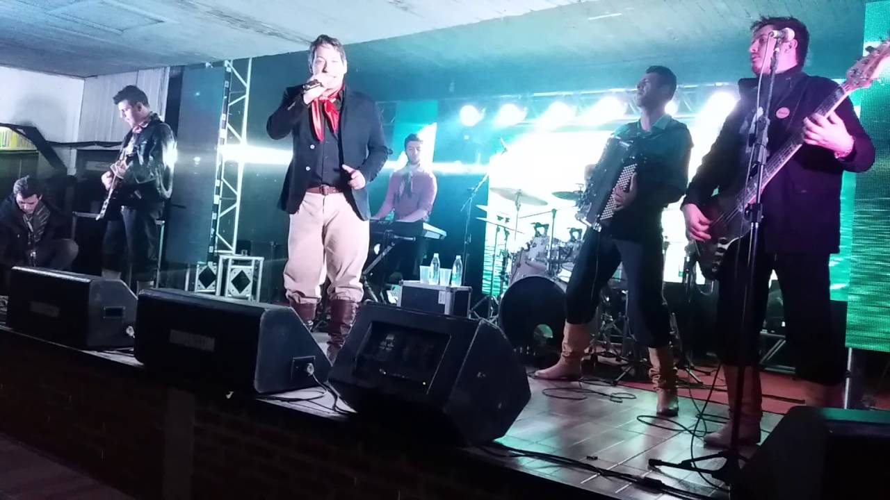 Grupo Candieiro em Santana do Livramento-No Clar&atilde;o da Lua