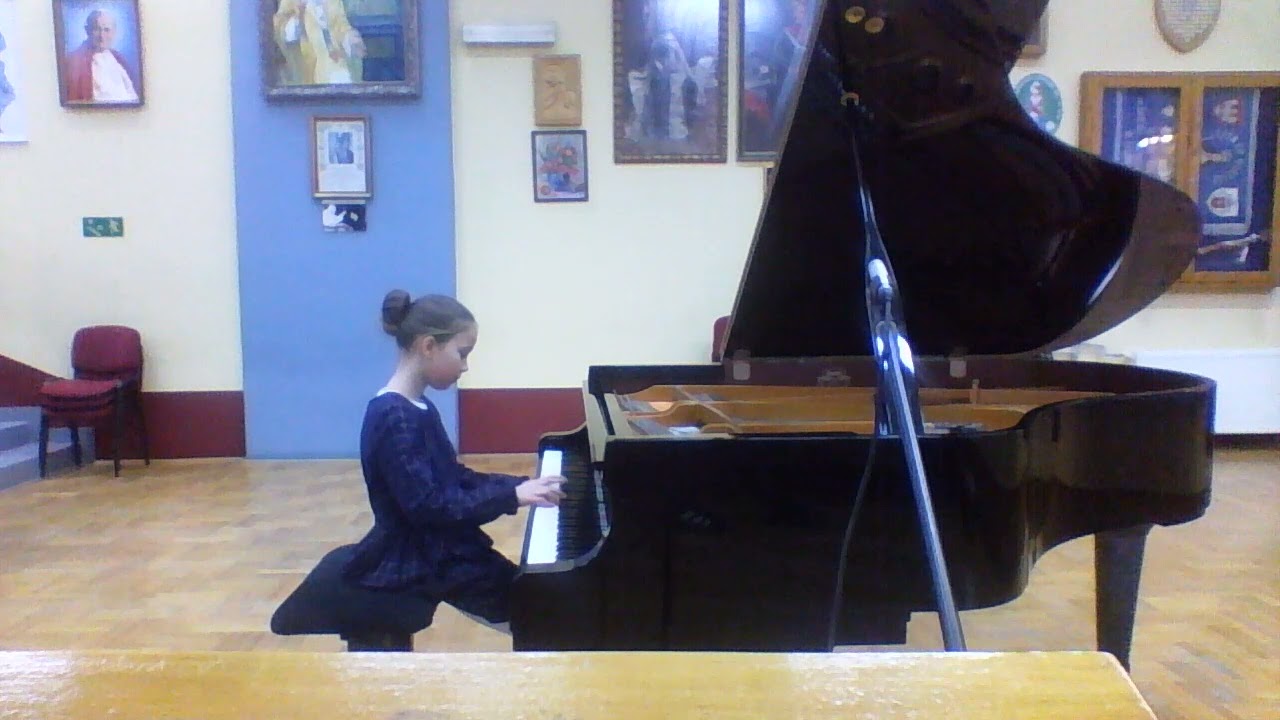 Kornelia Siekacz (lat 7) C. Gurlitt Sonatina F-dur op. 214 nr 2