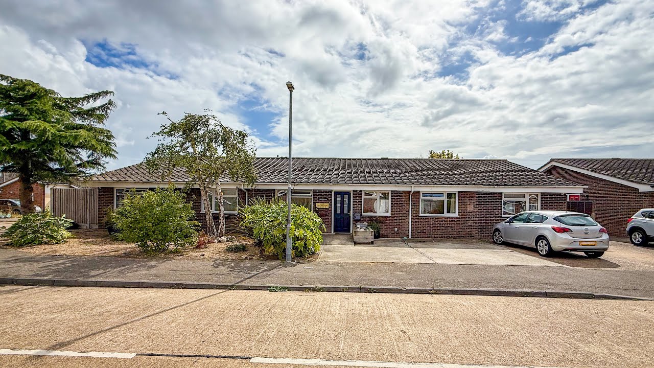 8/9 BEDROOM DETACHED BUNGALOW - PERFECT FOR LARGE FAMILIES, MULTIGENERATIONAL LIVING OR INVESTMENT