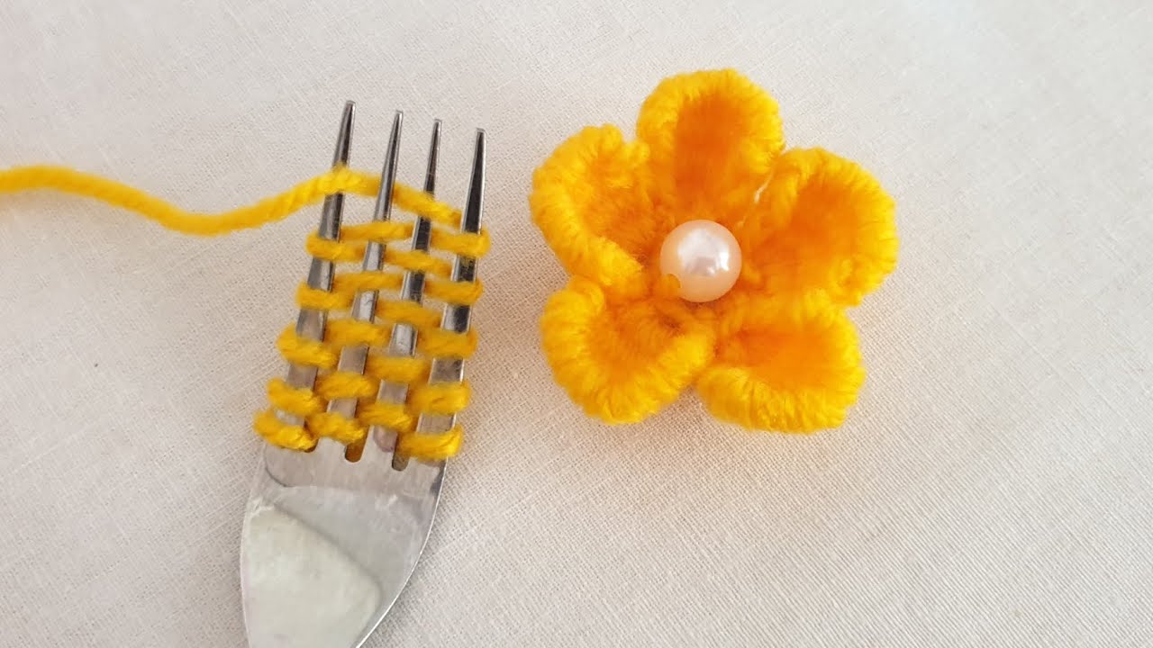 Amazing Flower Crafts Ideas with Woolen yarn - Easy Wool Flower with Fork - Hand Embroidery Trick
