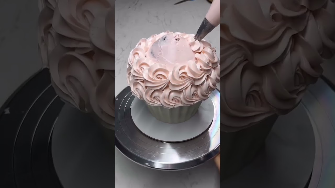 Giant Cupcake!!😍✨ #arifeonline #cupcake #silicone #mould #cake  #trending #viralvideo #foryou #fyp