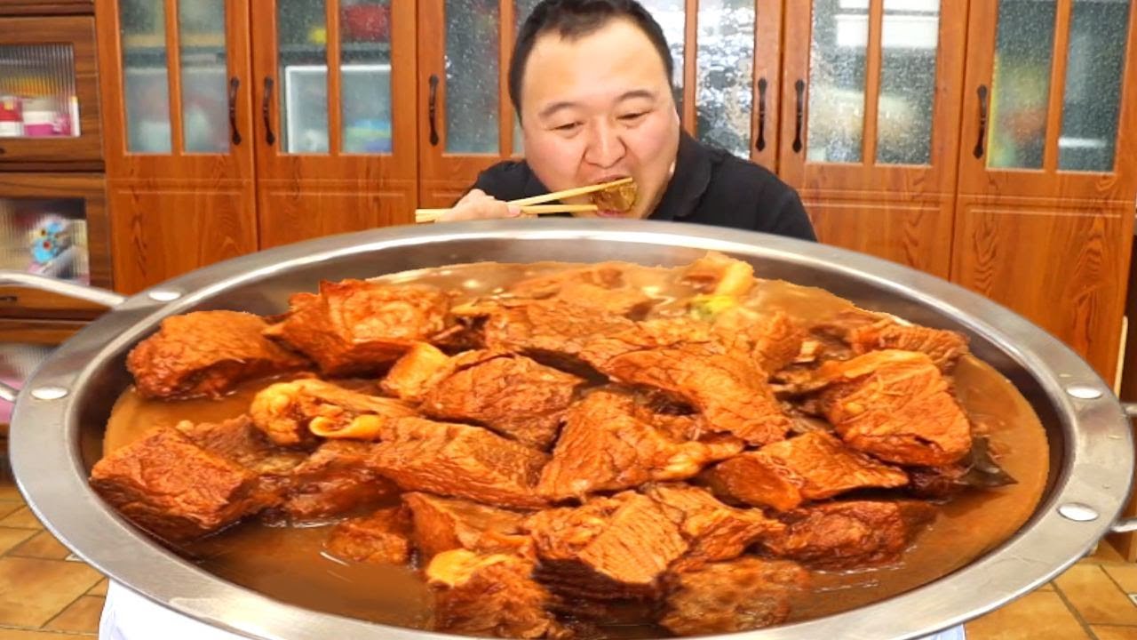🔥【牛肉饭】阿强做最豪横牛肉拌饭！五斤牛肉堆成小山！这黏糊糊的太治愈了！满嘴肉香太奢侈了！