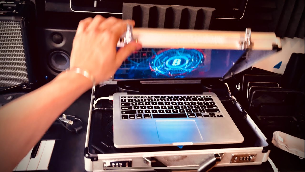 I turned my broken macbook into an cyber deck/offline library.