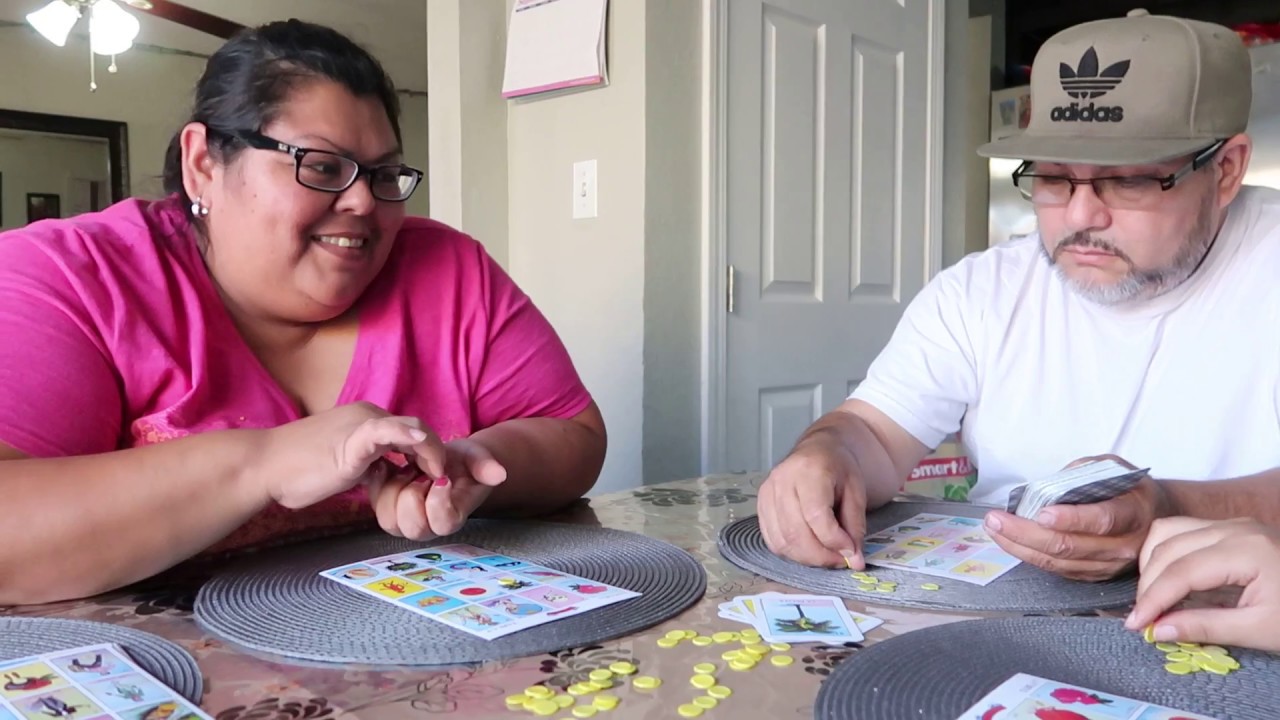 Jugando La  lotería Mexicana  video #1