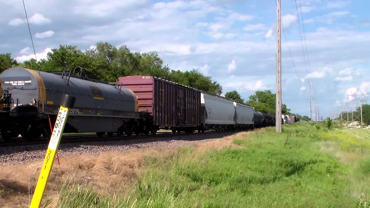 UP 8552 West meets UP 5851East