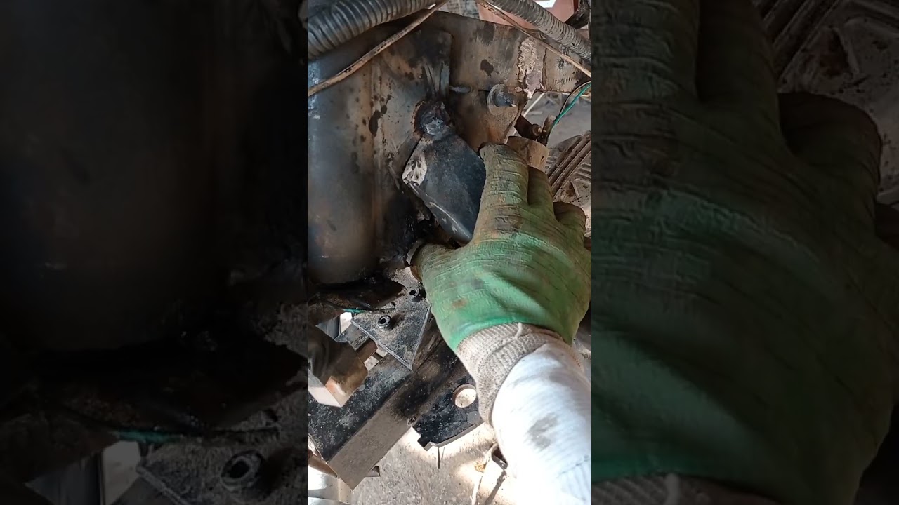 هاي الستوته مسوين بيه حادث ومعووج صدره