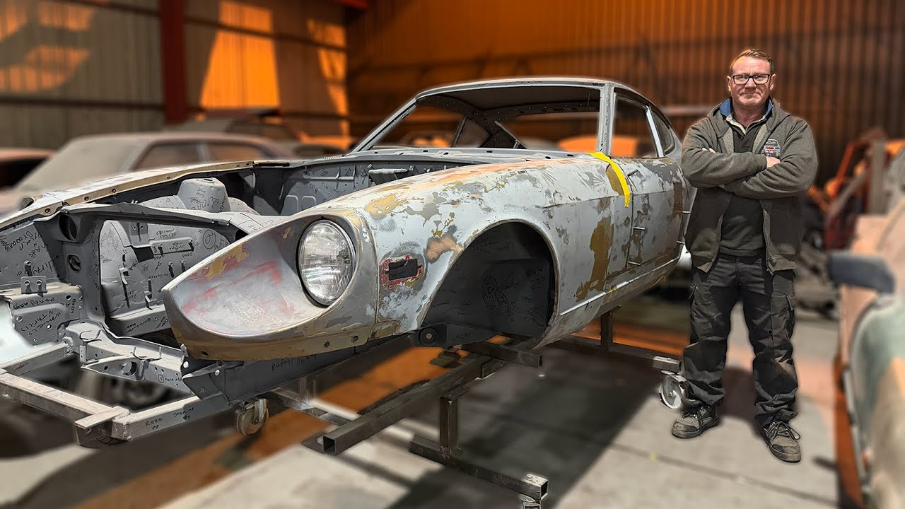 Bespoke Modified Datsun 260Z: Gullwing Beast with Liberty Walk Widebody & Mercedes V8! : Sema Build.