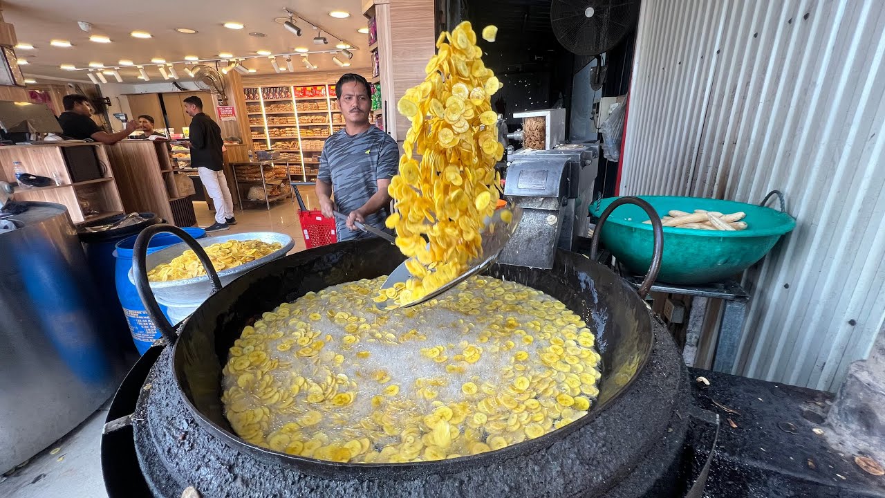 Automatic Machine Making Banana Chips at Aluva | Kochi Street Food
