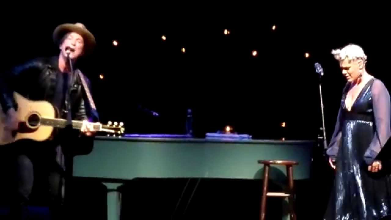 Power Of Pink 2014 - P!NK & FRIENDS - Mean feat Butch Walker 10/23/14