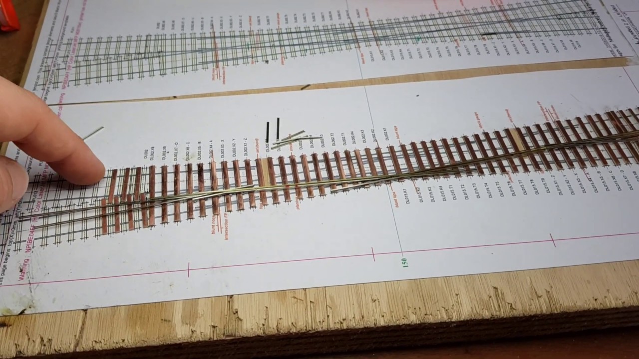 2FS hand laying track #10 - common and obtuse laid out