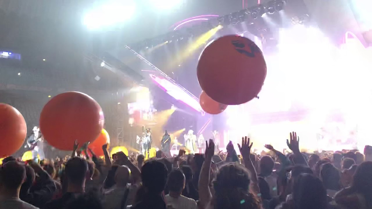 Laura Pausini 🎃 Halloween 🎃 31/10/18 Palalottomatica Roma