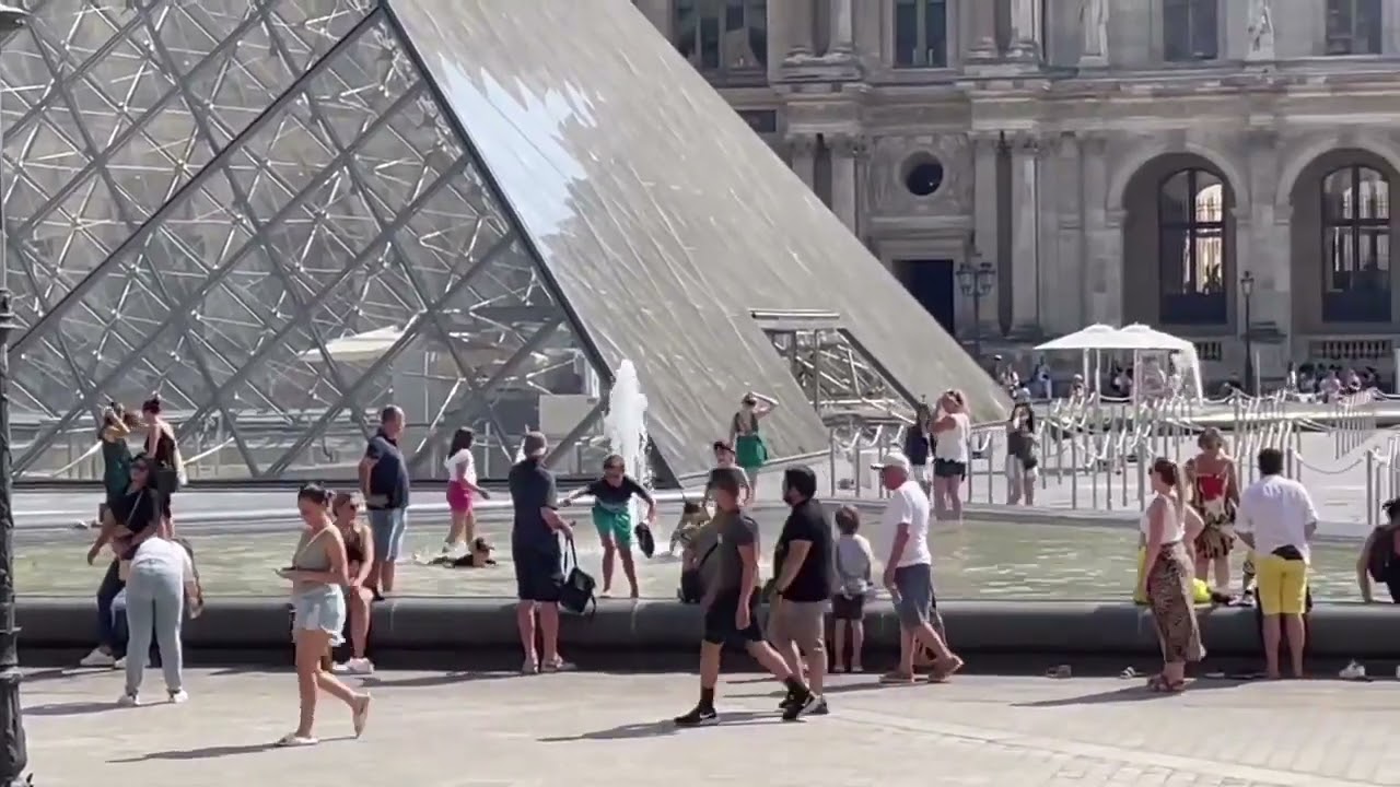 Tourists Cool Down in Paris' Louvre Fountain Amid Heatwave