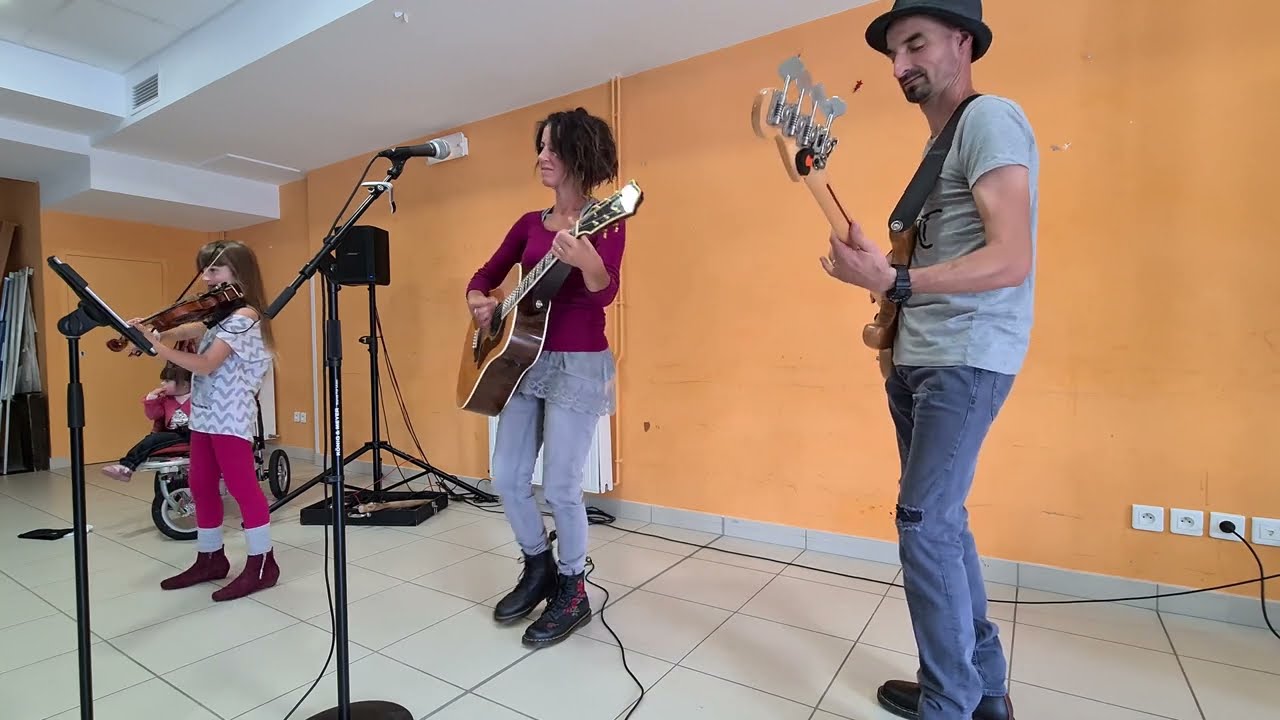 La Seine (extrait du film Un Monstre à Paris) | Vanessa Paradis & M | Live Family cover