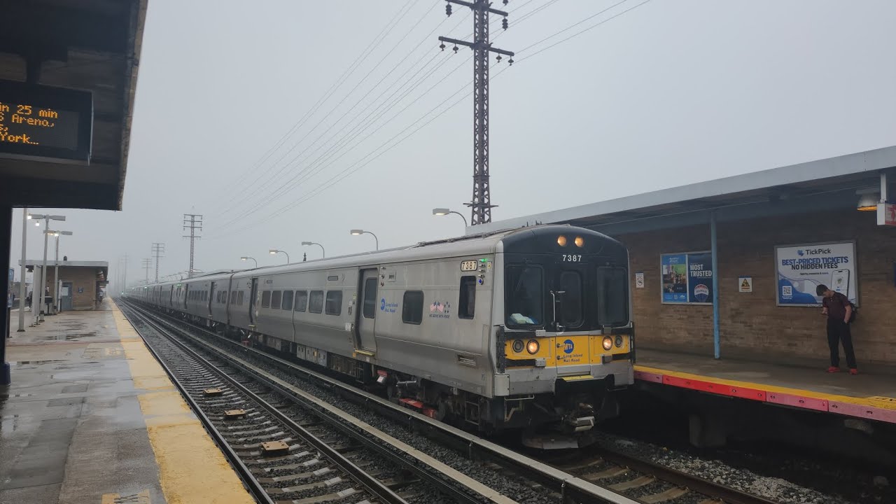 Morning LIRR Action at Floral Park