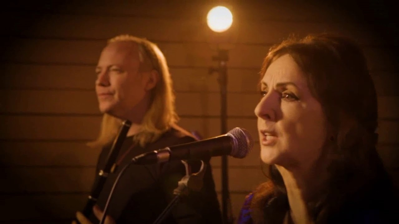 Moya Brennan & Imelda May - 'Siùil A Rúin