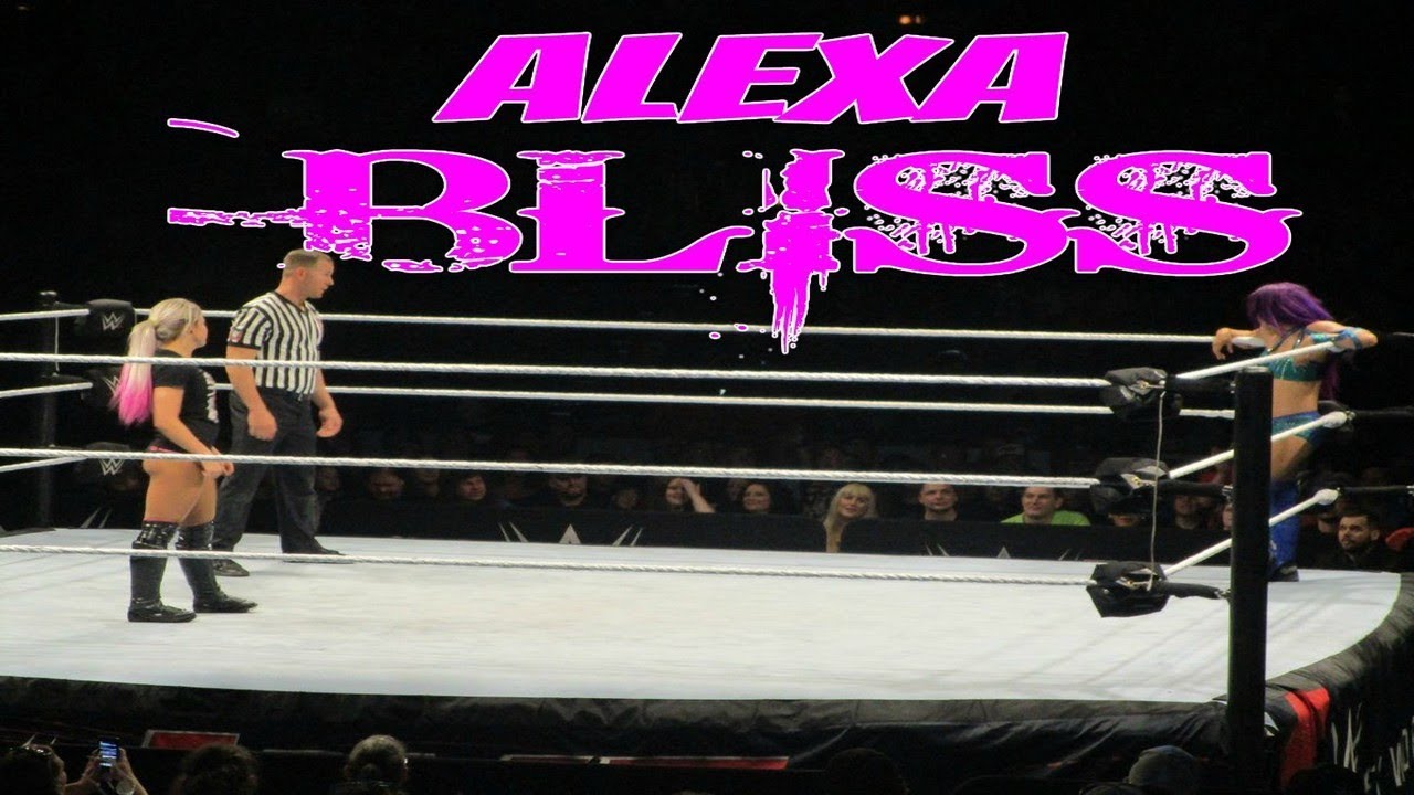 ALEXA BLISS VS SASHA BANKS AT WWE MACON