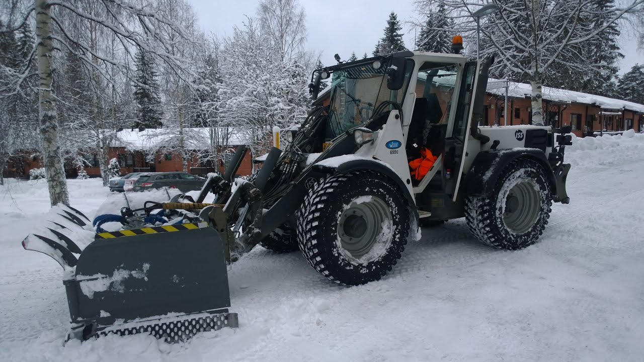 Snowek U360 U-plough and Wille 655C multipurpose machine