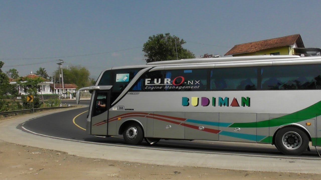 Bus Budiman, Bus Primajasa Oleng Menanjak di Limbangan Garut
