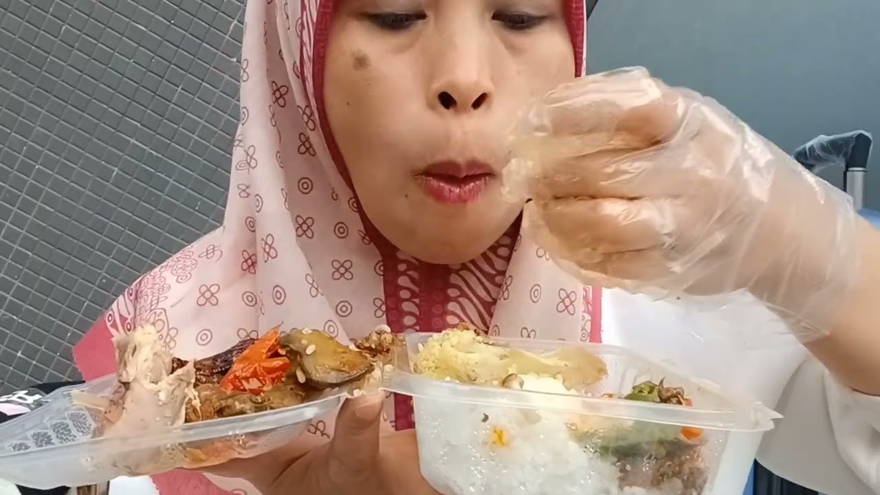 Menu liburan ku, makan sore dengan ayam panggang dan ikan asin ‼️