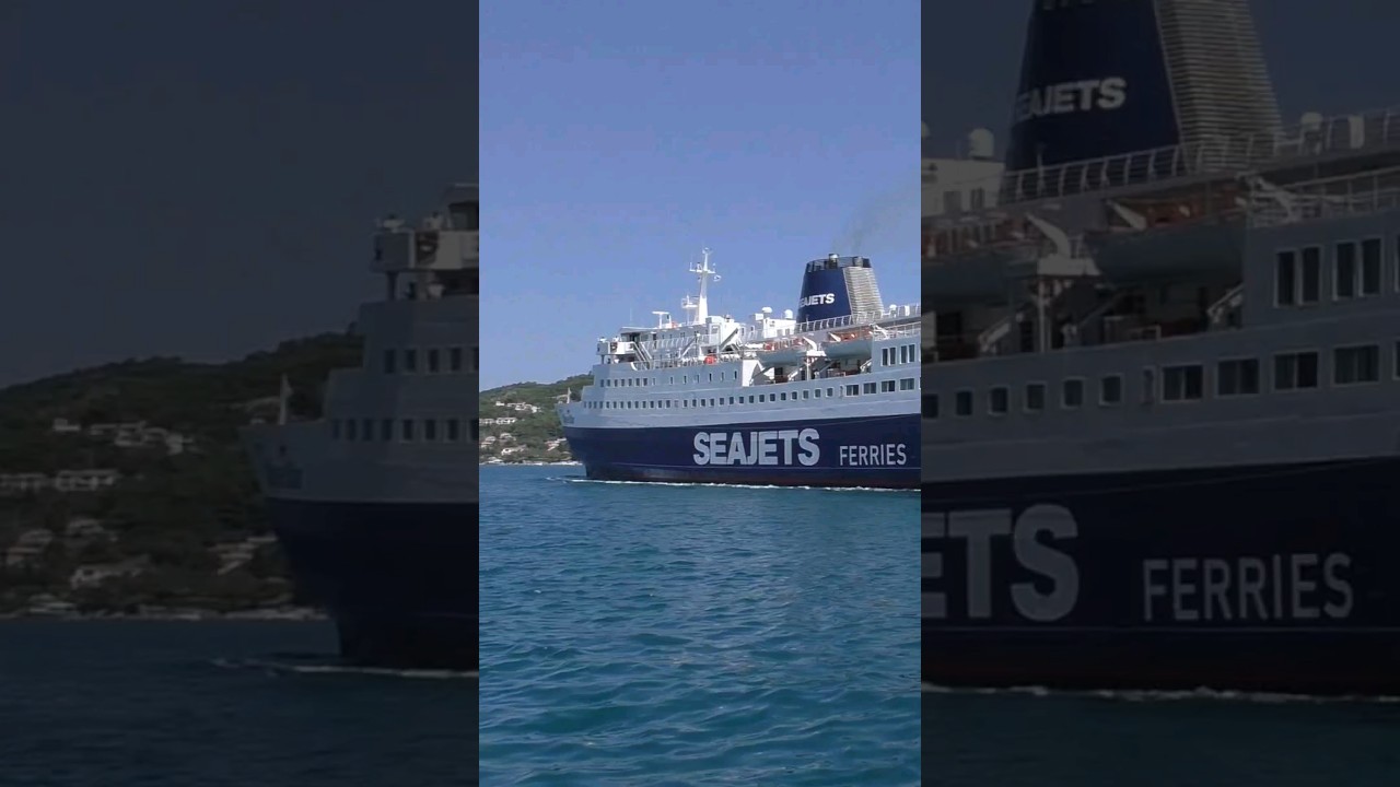 The arrival of the SEAJETS ferry to the island of Skiathos 