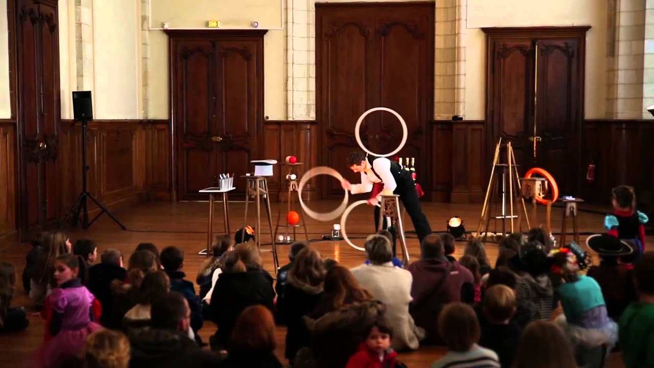 Olivier Palmer Gentleman Juggler   A Juggling Delight