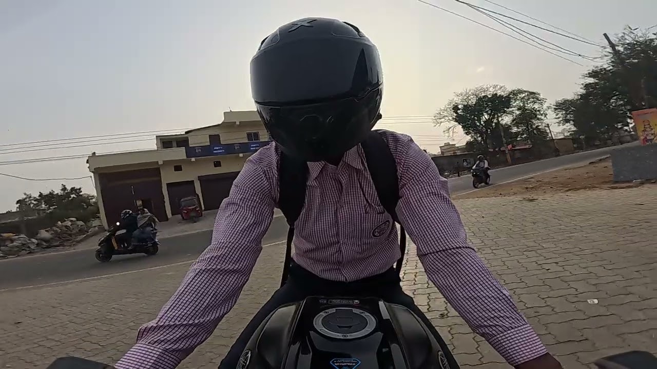 DAY-400/9 “WHEN I SEE SOMEONE LIKE ME RIDING THE SAME BIKE IN COLLEGE…” 😁 ON THE WAY BOARDCAST 😂