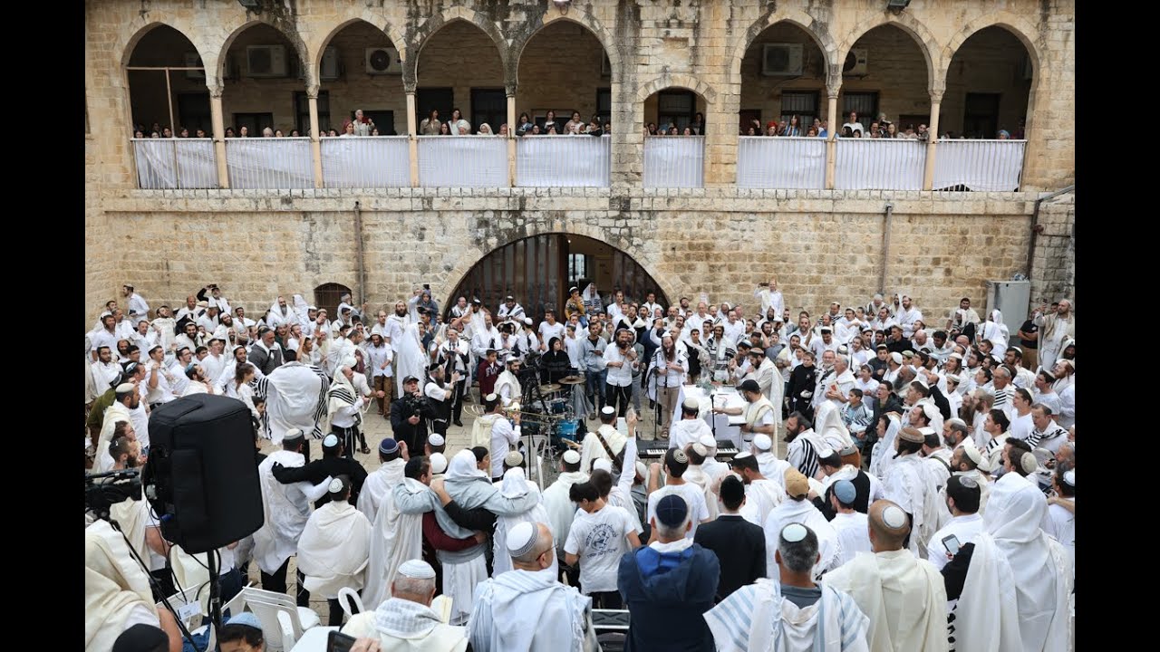 תפילת הלל בשירה שמחה וכוונת הלב מצפת | הרב שמואל אליהו | חנוכה תשפ