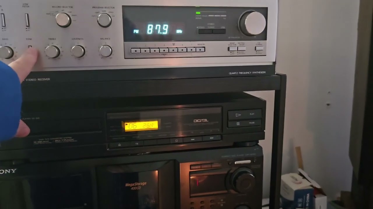 SHARP DX 200 CD PLAYER