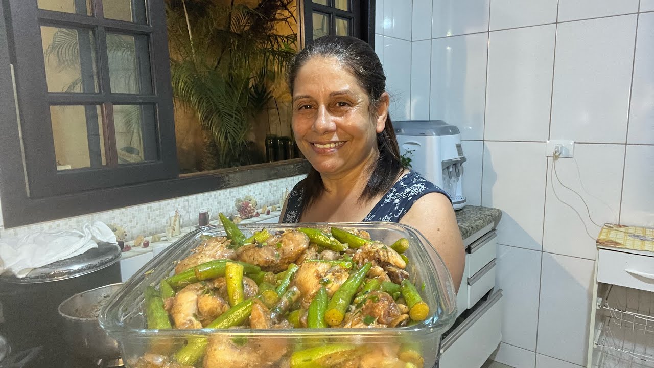 UM DELICIOSO FRANGO FRITO COM QUIABO 