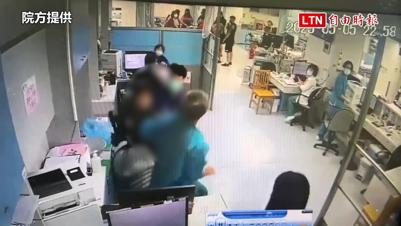 女子急診室持剪刀欲攻擊醫師 護理師朱銘慧3秒敏捷制伏（院方提供）