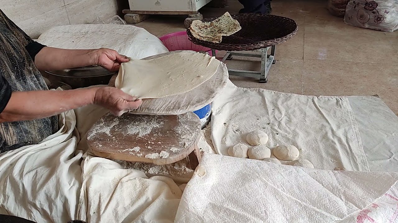grandma cooked kolane bread kurdi پخت نان محلی کوردستان کلانه